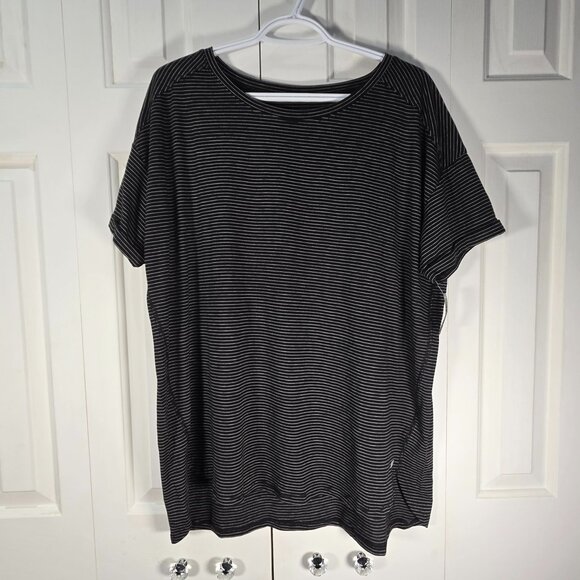 NWT Amazon Essentials Black Women's Relaxed-Fit Crewneck T-Shirt - Size XLarge - Picture 1 of 5
